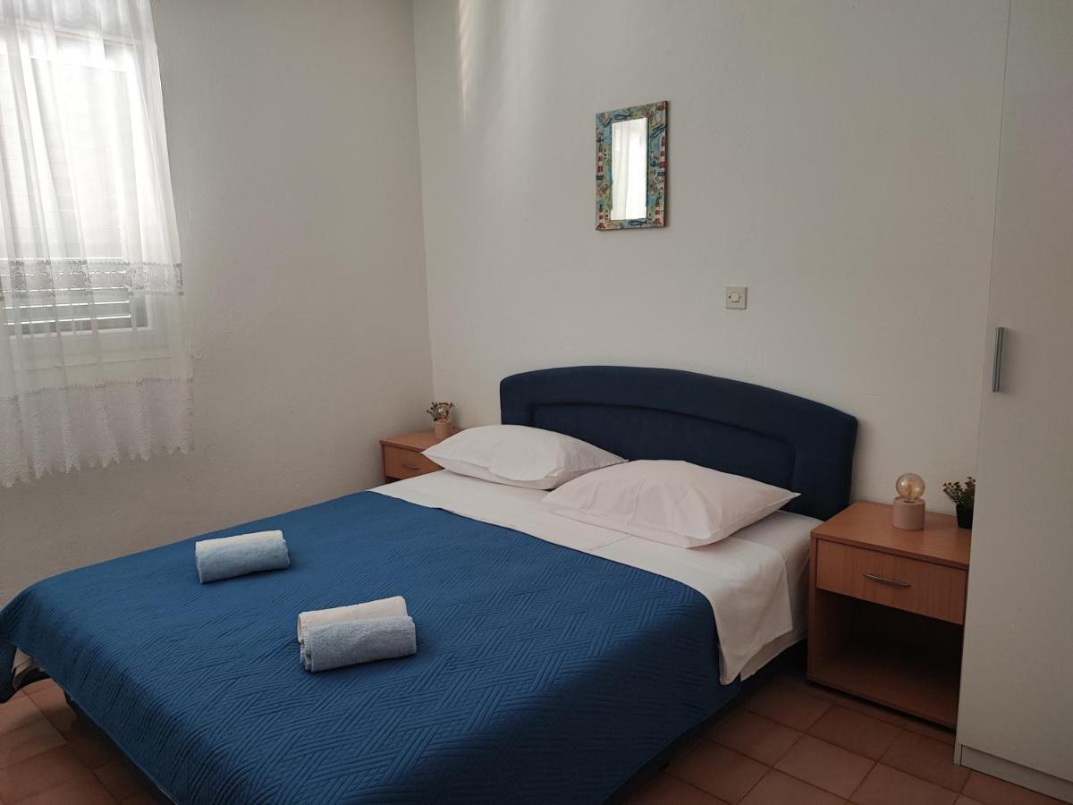 Apartments And Rooms With Parking Space Zavala, Hvar - 128 Jelsa  Eksteriør bilde
